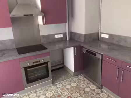 appartement 2 pièces au 3 éme étage avec ascenseur situé place du marché à chamalières