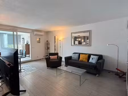 t2 meublé – port ariane lattes – vue vasque – véranda 25 m² – extérieur – parking -proche 