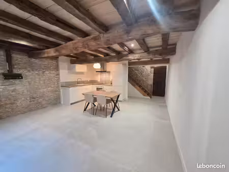 superbe t4 meublé 125 m² – entièrement rénové à neuf – clim  pierres & poutres – dpe b – m