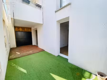 t2 cosy meublé avec grande terrasse de 15 m² et parking – proche mérignac centre