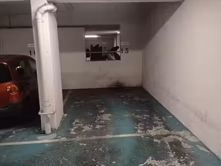 grande place de parking sécurisée (13 2 m²) – paris 10e