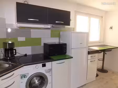 à louer studio contemporain  av gambetta aurillac. résidence sécurisée. disponible immédia