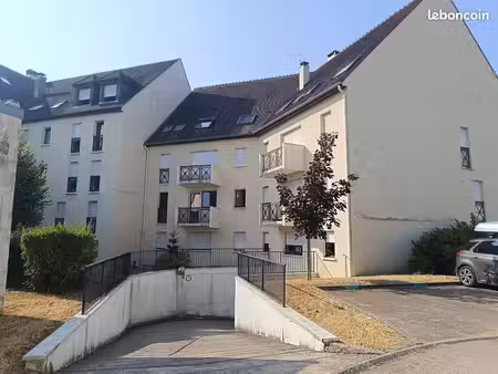 f2 dans belle résidence avec parking