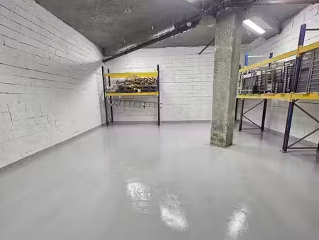 à louer – grand box / local de stockage d’environ 85 m² – entièrement rénové