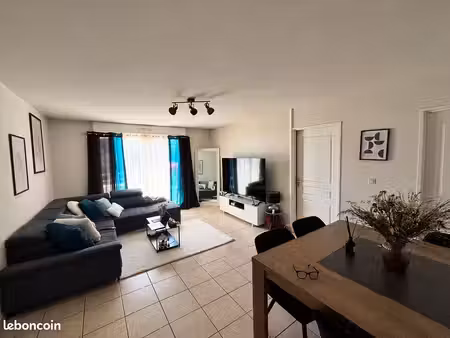 appartement t3 avec balcon entre la médiathèque et le centre commercial carrefour