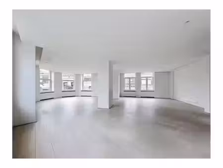appartement à louer avec 3 chambres   saint-gilles (vbe67866)