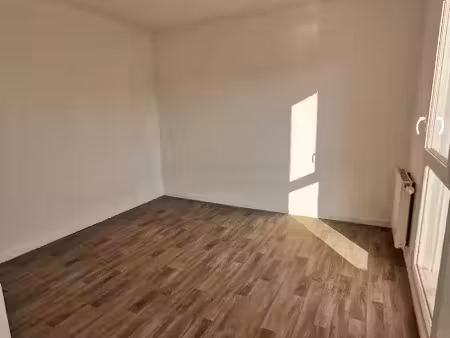 location appartement 2 pièces 39 m² à vaulx-en-velin (69120)  603 €