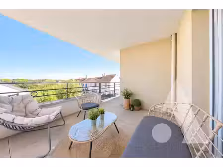 appartement f3 avec terrasse - le clos de la régale