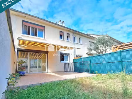 maison sur sous-sol garage  trois chambres  cave et jardin clos.