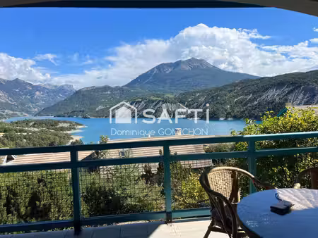 maison avec une superbe vue sur le lac