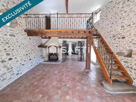 maison béarnaise composée de 2 logements  7 pièces  5 chambres
