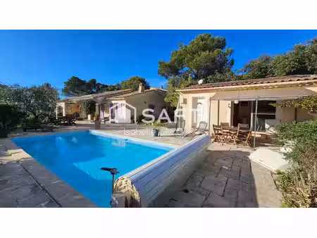 maison de plain-pied 115 m² avec piscine  dépendance et forte rentabilité énergétique
