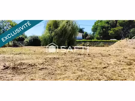 beau terrain plat  constructible et viabilisé de 986m²