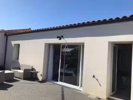 vente maison à saint-vincent-sur-jard (85520) : à vendre / 75m² saint-vincent-sur-jard
