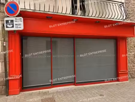 location commerce auray 56400 270m²