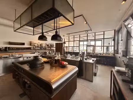 overname ingerichte concept- en horecaruimte van 118 m² i...