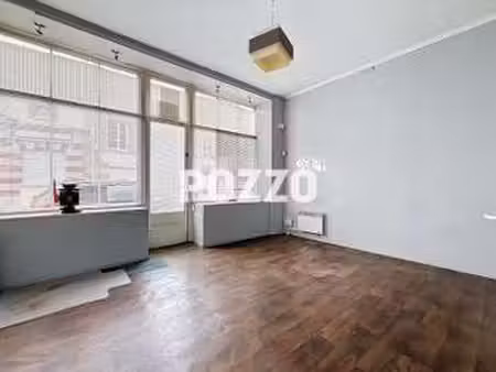 location bureaux et commerces à villedieu-les-poeles (50800) : à louer / 32m² villedieu-le