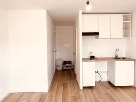 beau petit studio remis à neuf
