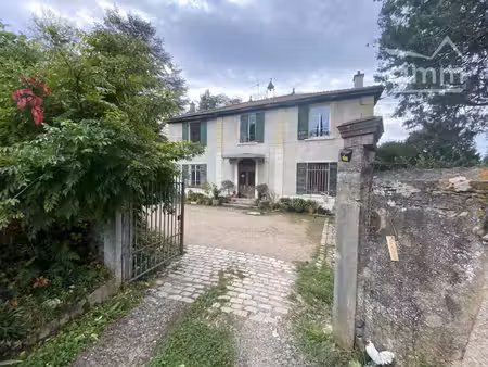 propriété : 240m² habitables + 110m² cave  terrain 17000m²