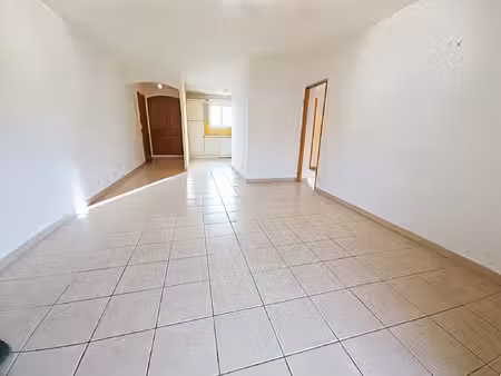 appartement t3 avec terrasse dans residence securisee au premier etage