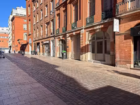 local commercial de 44 m² avec réserve en cave voutée de 79 m