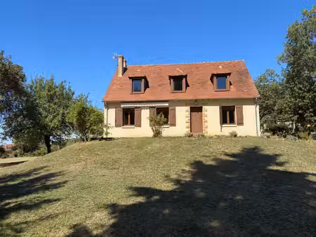 maison familiale avec vie de plain-pied et terrain arboré à 5 min de la châtre