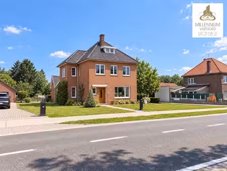 ruime woning met 3 slpk op 2.042 m² te oudsberge