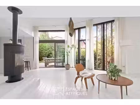 maison contemporaine en ossature bois avec jardin et terrasse