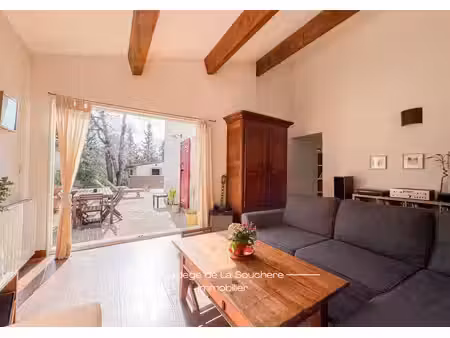 fuveau  villa 136 m² au cœur de la forêt avec piscine et dépendance.