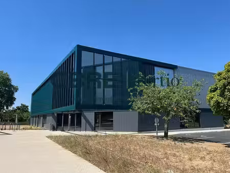 location commerce tours 980 m²