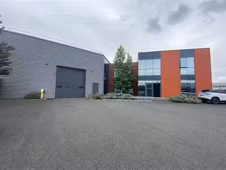 location local d'activités mennecy 1 213 m²