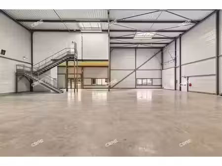 location local d'activités ollainville 570 m²