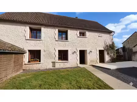 maison ancienne au centre de naintre