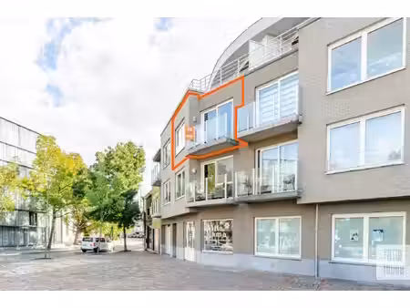 lichtrijk 2-slpk appartement aan kerkplein