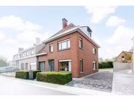 hooglede-centrum. charmante | ruime | half open bebouwing op 740m2 met > 4 slaapkamers  ap