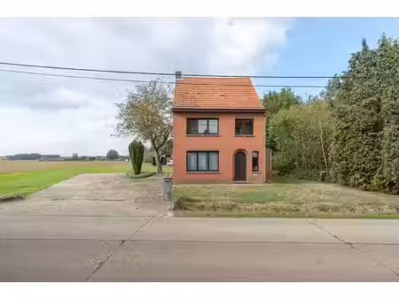 te renoveren woning op een mooi en gunstig gelegen perceel van in totaal 6.449 m².
