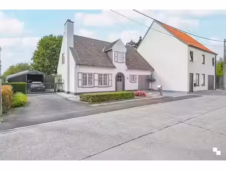 charmante  goed onderhouden woning met werkplaats