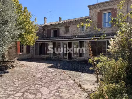 piolenc – maison de caractère en pierre d’environ 200 m² avec dépendance et jardin