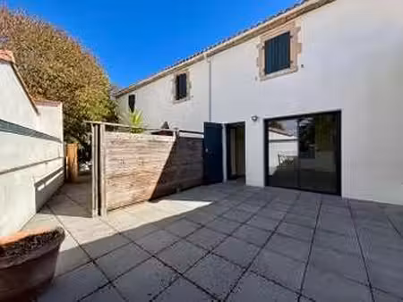 location appartement 3 pièces à saint-gilles-croix-de-vie croix de vie (85800) : à louer 3