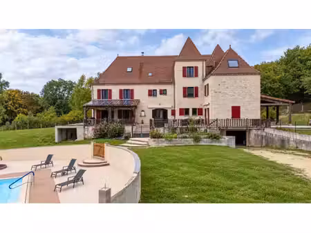 propriété de 10 chambres avec logements indépendants et piscine chauffée – gourdon