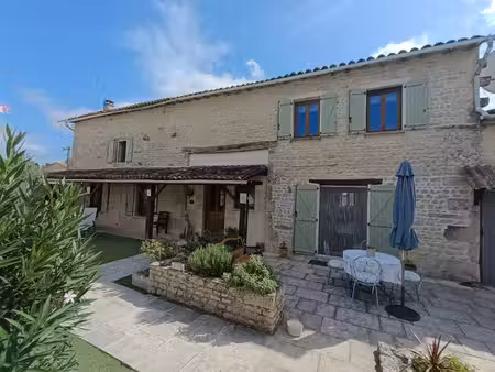 belle grange et maison d'amis proche des commodités - 5 chambres au total!