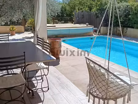 belle maison avec piscine sur très beau terrain