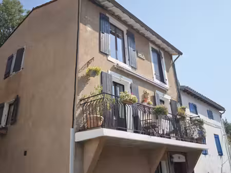 maison de village en pierre offrant une vue imprenable