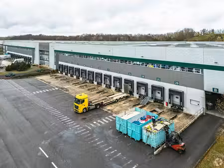 location entrepôt 13700m²