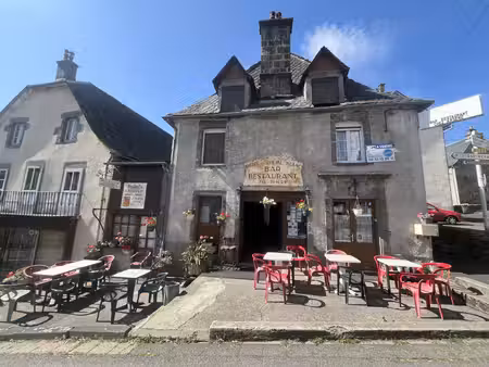 centre d'egliseneuve d'entraigues bar avec activité d'hôtel-