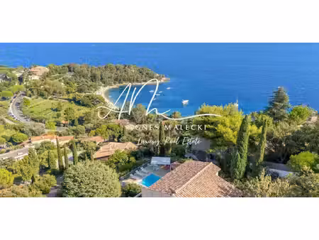 villa avec piscine et jardin le lavandou (83)