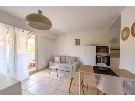 vente appartement 1 pièce 31 m² à hyeres (83400)  150 000 €