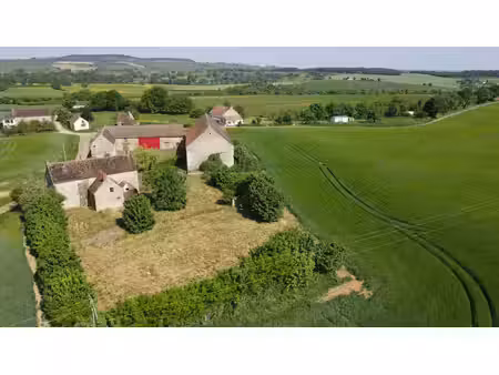 domaine sur environ 1 hectare de terrain au grand calme