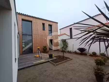 location maison 4 pièces 106 m² à les sables-d'olonne (85100)  1 343 €