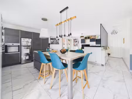 a vendre - maison de 102 m² récente de plain-pied proche du centre-ville.